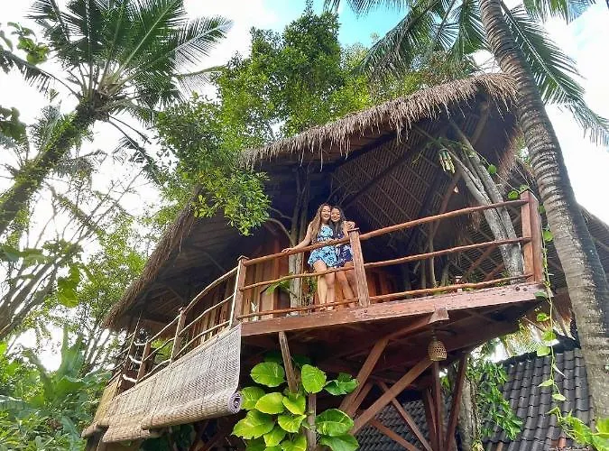 Ferienhaus Dreamy Eco Tree House By 7 Waterfalls Ambengan